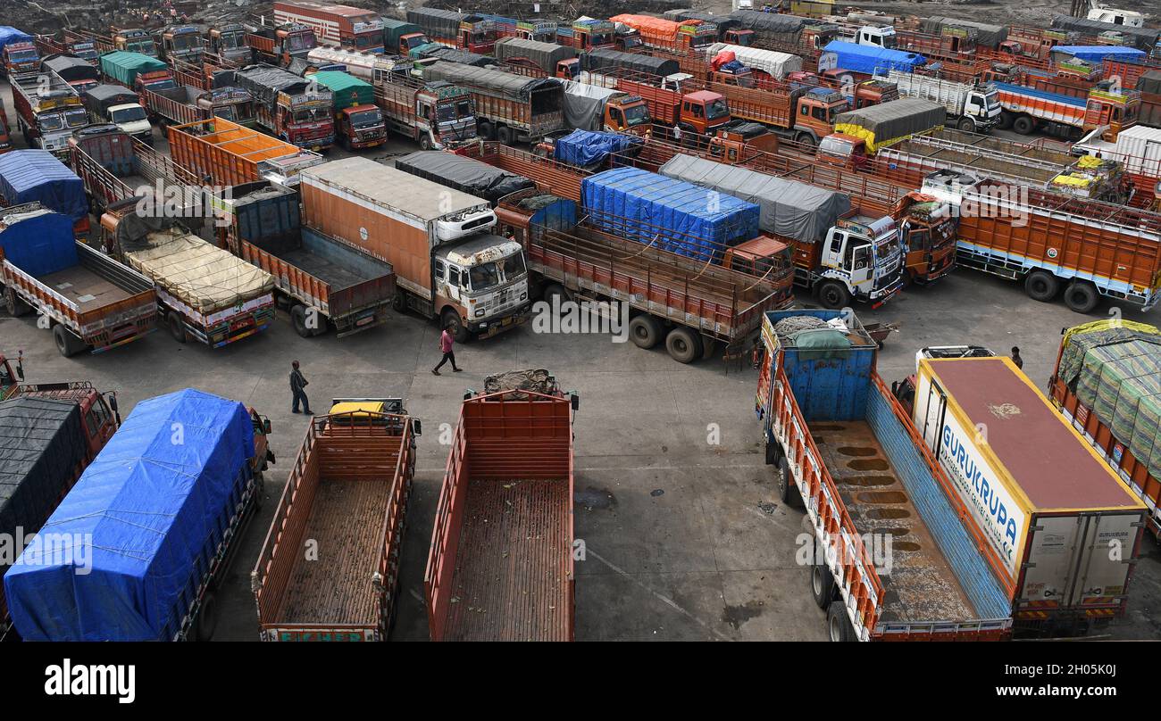 Produce truck terminal hires stock photography and images Alamy