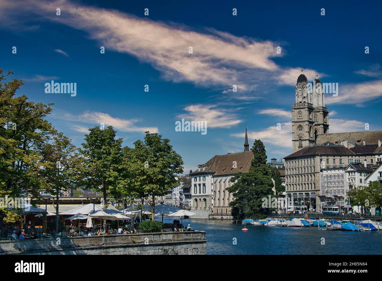 Beautiful architecture of Zurich with a view to the Church of Grossmunster and Bauschanzli Stock Photo