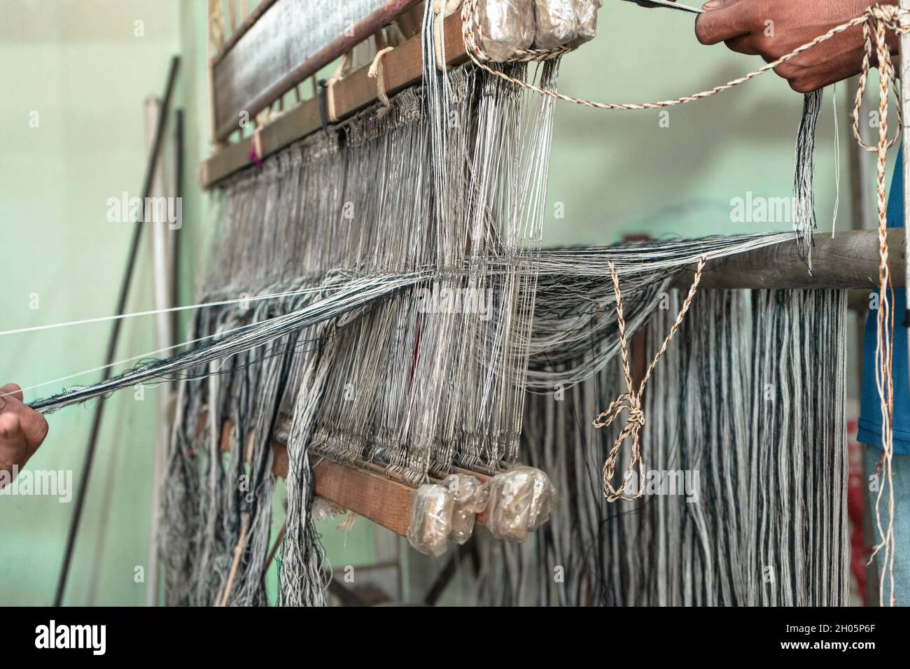 Weaving mastery hi-res stock photography and images - Alamy