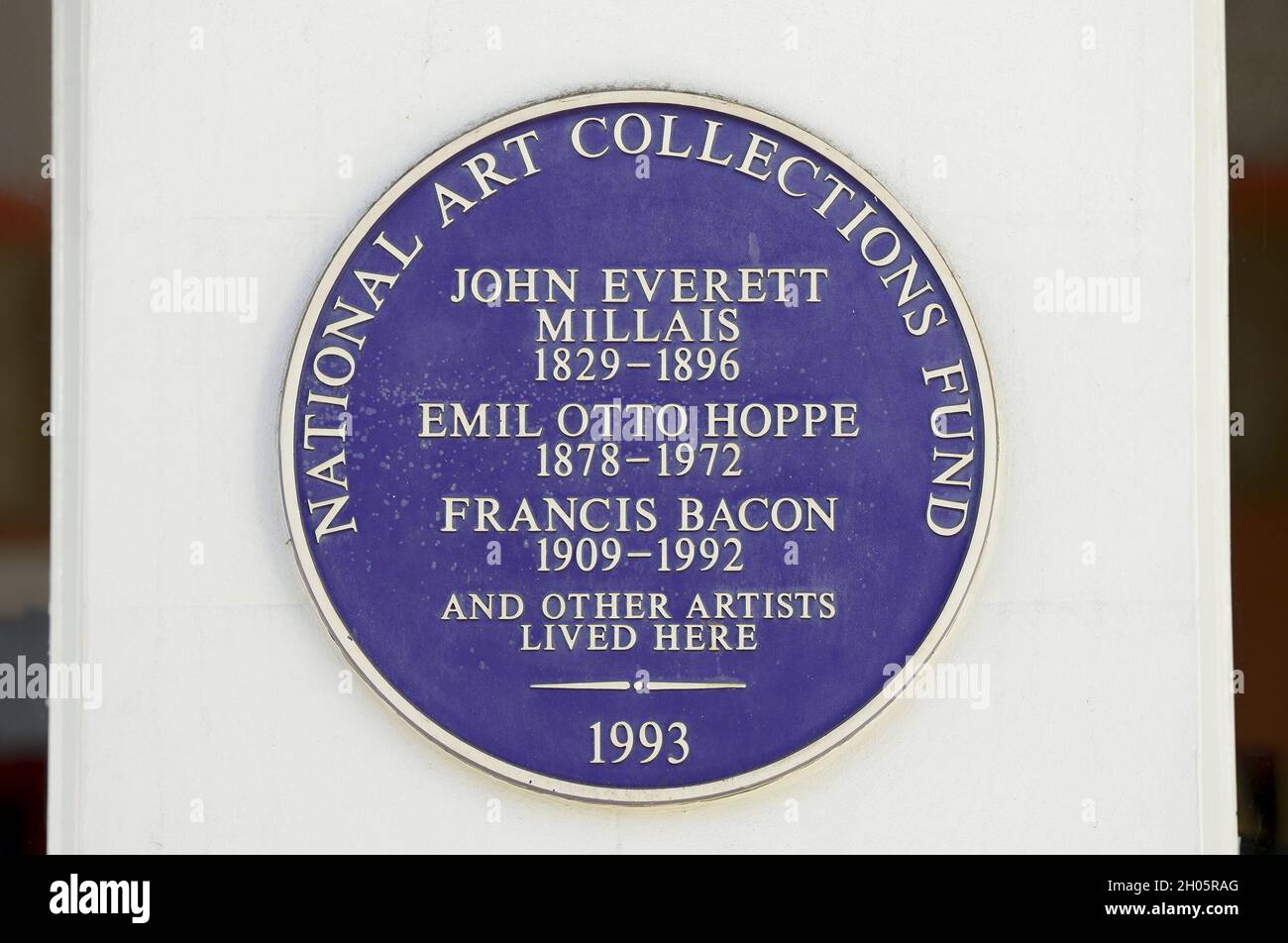 London, UK. Commemorative plaque: 'John Everett Millais 1829-1896, Emil Otto Hoppe 1878-1972, Francis Bacon 1909-1992 and other artists lived here' at Stock Photo