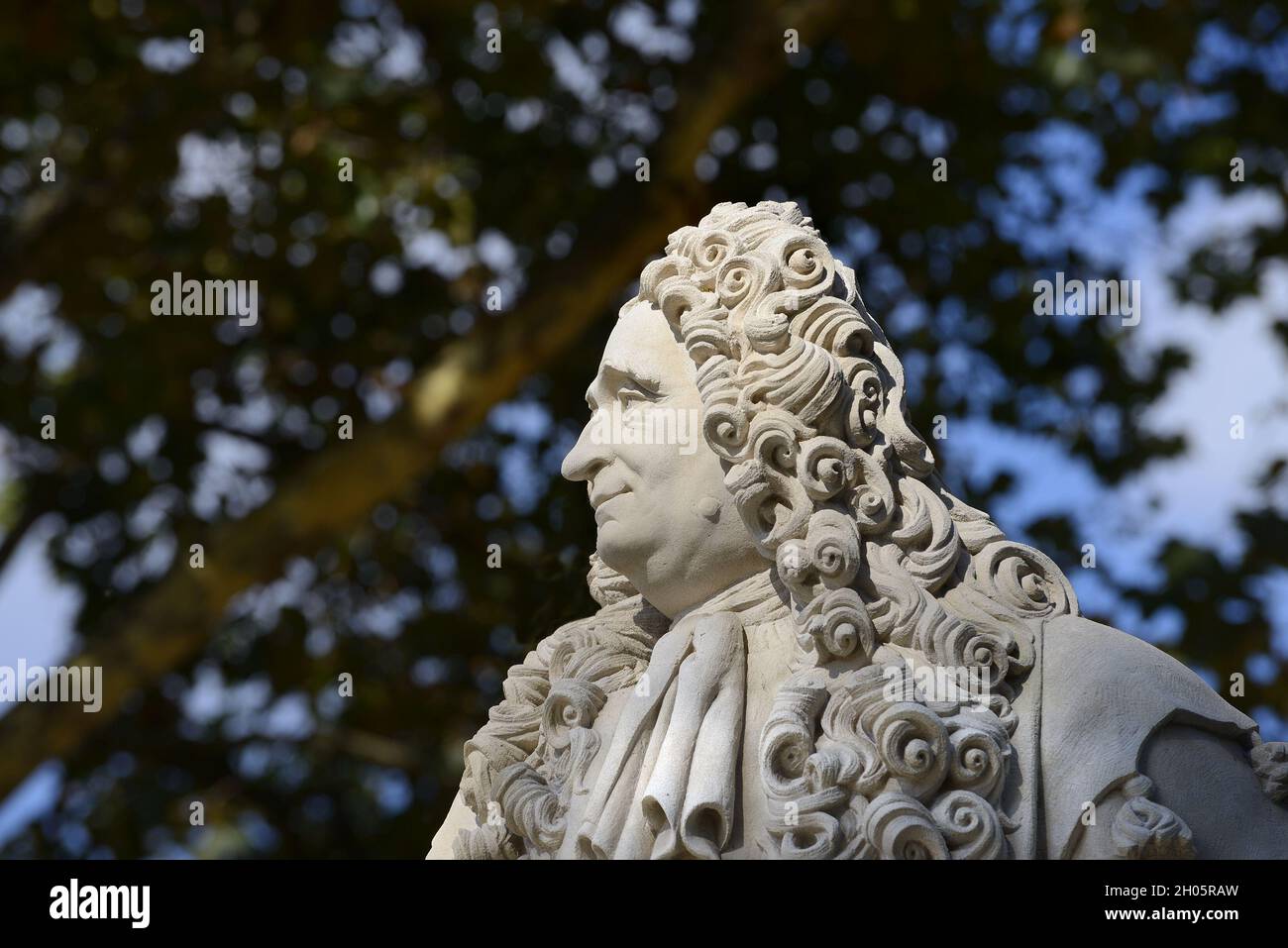 London, England, UK. Statue: Sir Hans Sloane (1660-1753: physician and naturalist) in Duke of York's Square, Chelsea. Stock Photo