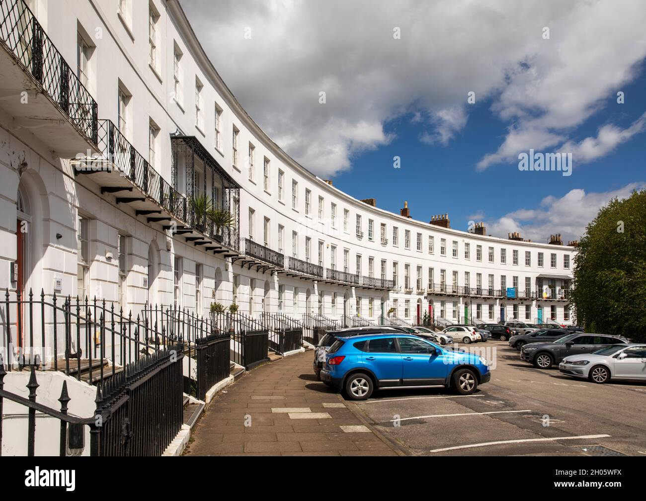 UK, Gloucestershire, Cheltenham, 1806-11 Royal Crescent, terrace of Georgian houses Stock Photo