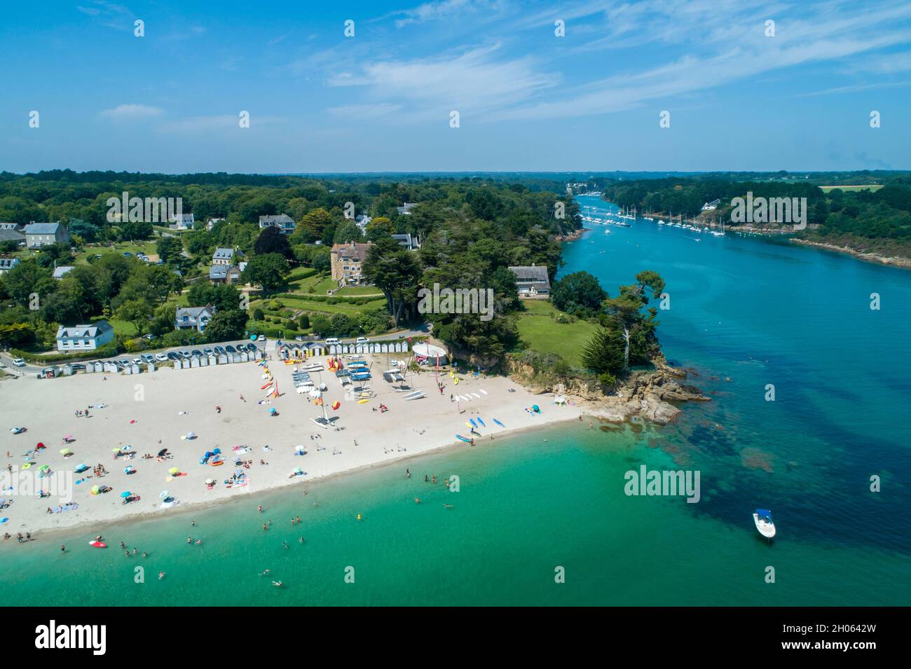 Nevez (Brittany, north western France): aerial view of the coast and Port Manec'h Beach with its translucent water and overview of the mouth of the Av Stock Photo