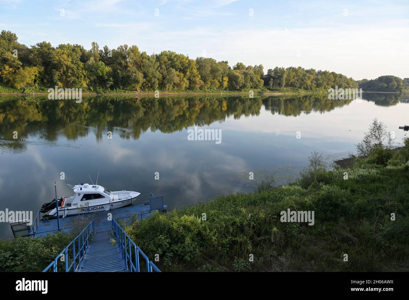 CROATIA, Jasenovac, river Save, EU border to Bosnia, police boat / KROATIEN, Jasenovac, EU Aussengrenze zu Bosnien, Fluß Save, Polizei Boot Stock Photo