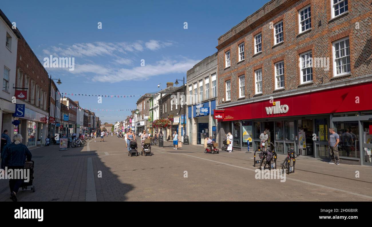 Newbury, Berkshire, England, UK. 2021. Newbury High Street on a summers ...