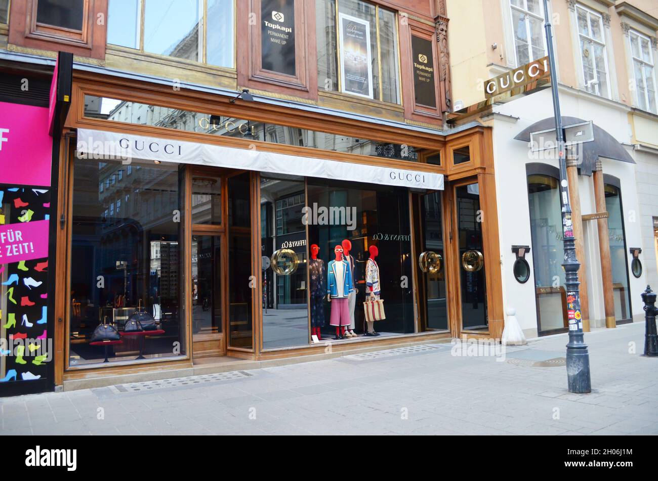 Page 14 - Clothes Shop Street Facade High Resolution Stock Photography and  Images - Alamy