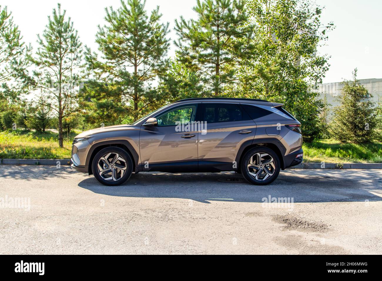 MOSCOW, RUSSIA - AUGUST 27, 2021 Hyundai Tucson Fourth generation NX4  exterior view. Engine of the Hyundai Tucson Stock Photo - Alamy