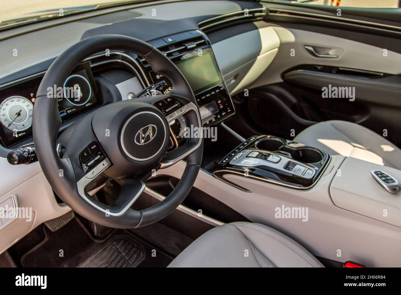 https://c8.alamy.com/comp/2H06R84/moscow-russia-august-27-2021-hyundai-tucson-fourth-generation-nx4-interior-view-hcompact-crossover-suv-interior-detail-close-up-view-2H06R84.jpg