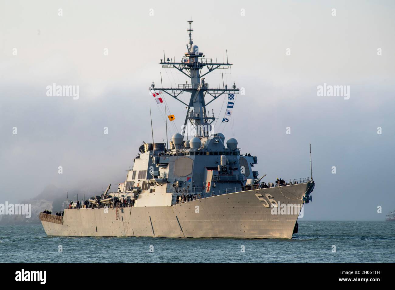 San Francisco, United States. 04 October, 2021. The U.S. Navy Arleigh Burke-class guided-missile destroyer USS John S. McCain, moored in the foggy San Francisco harbor during San Francisco Fleet Week 2021 October 4, 2021 in San Francisco, California.  Credit: MC2 Hector Carrera/U.S. Navy/Alamy Live News Stock Photo