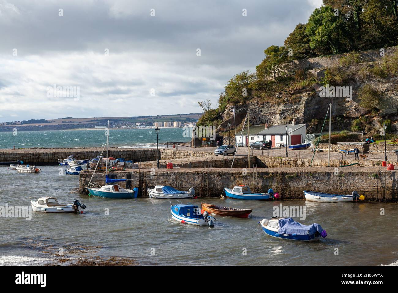 Dysart harbour outlander hi-res stock photography and images - Alamy