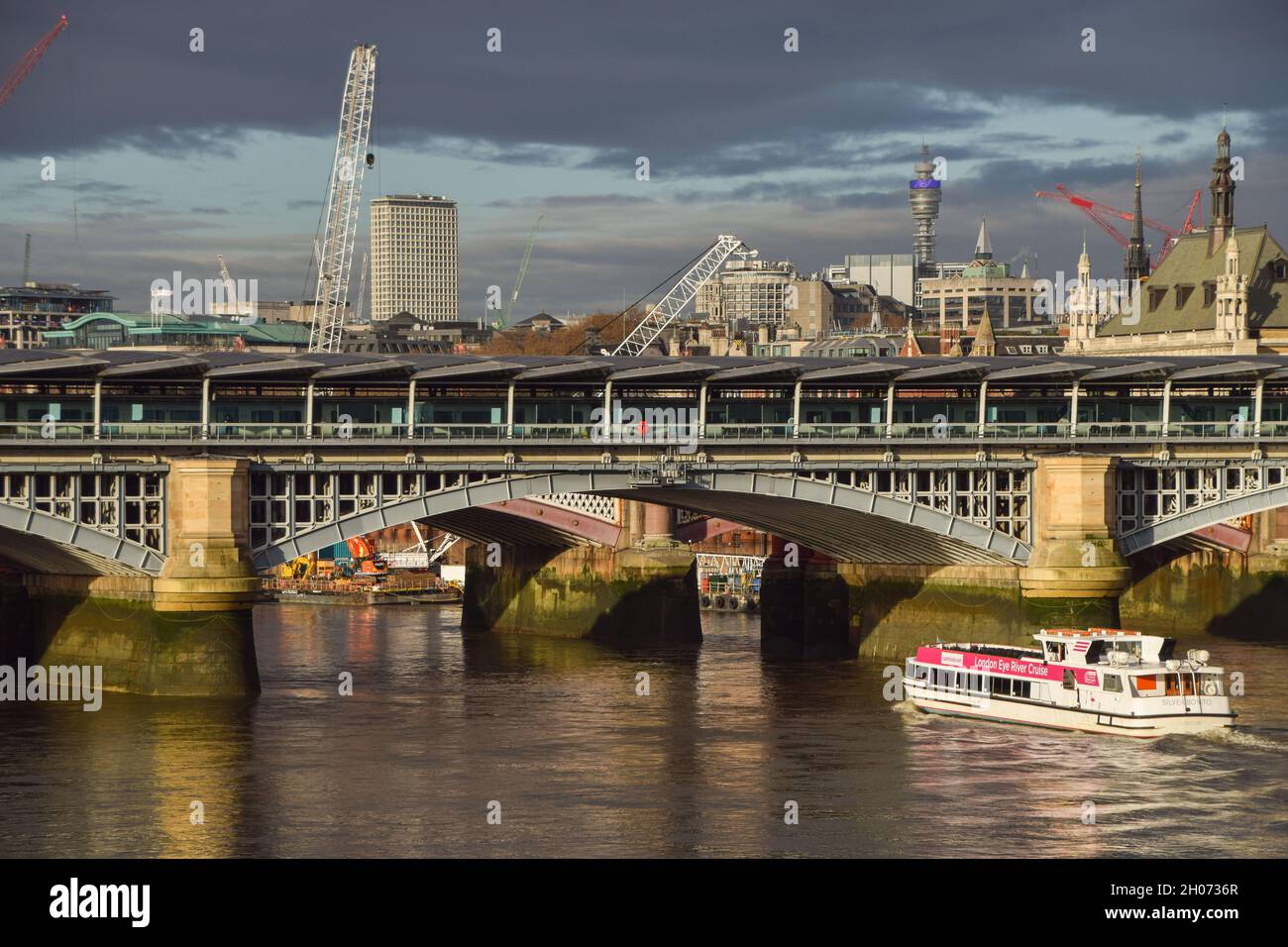 Blackfriars Railway Bridge and Thames cruise boat, London, United Kingdom Stock Photo