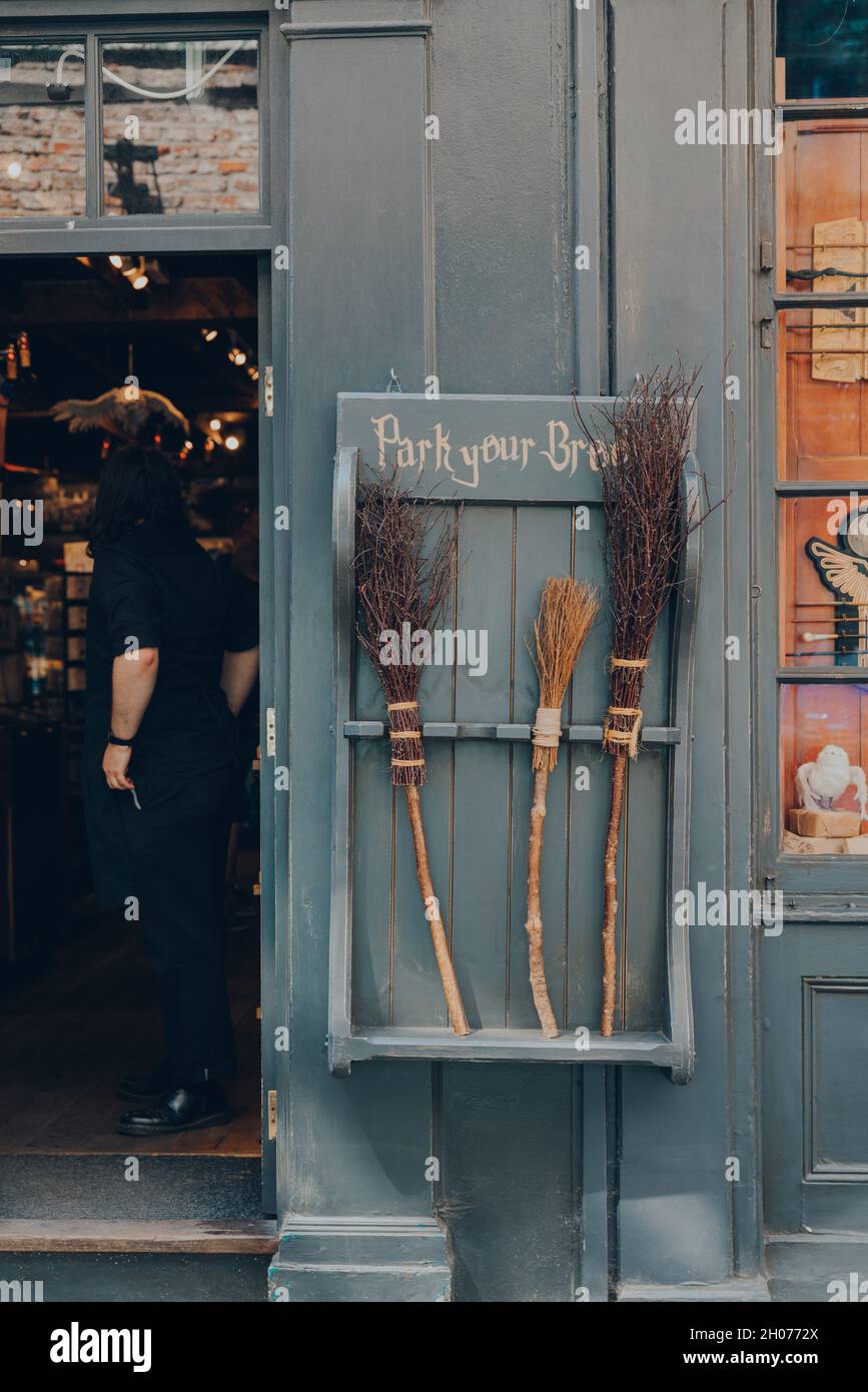 Harry potter broom hires stock photography and images Alamy