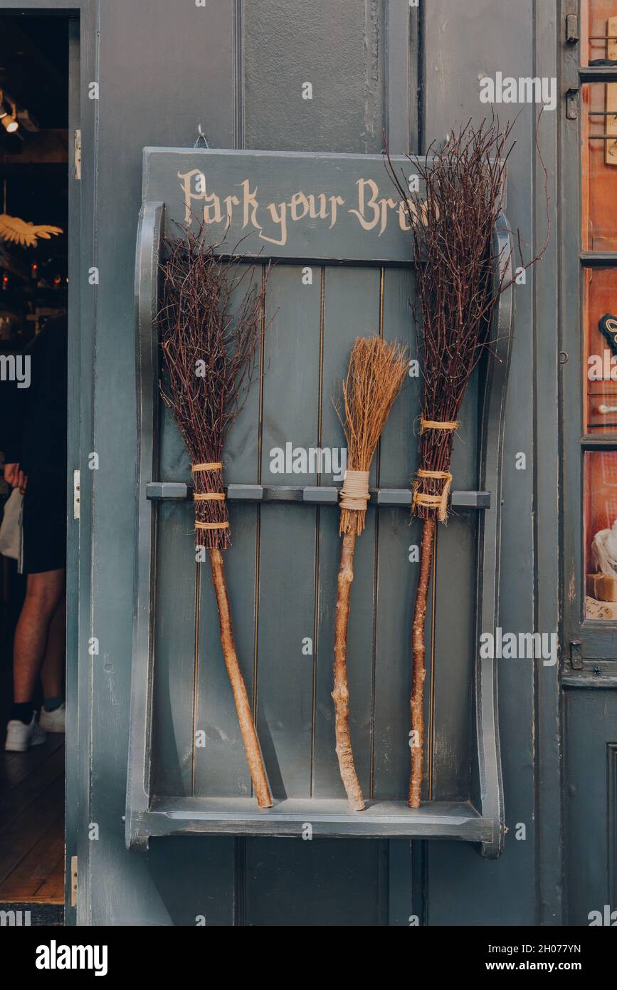 Harry potter broom hires stock photography and images Alamy