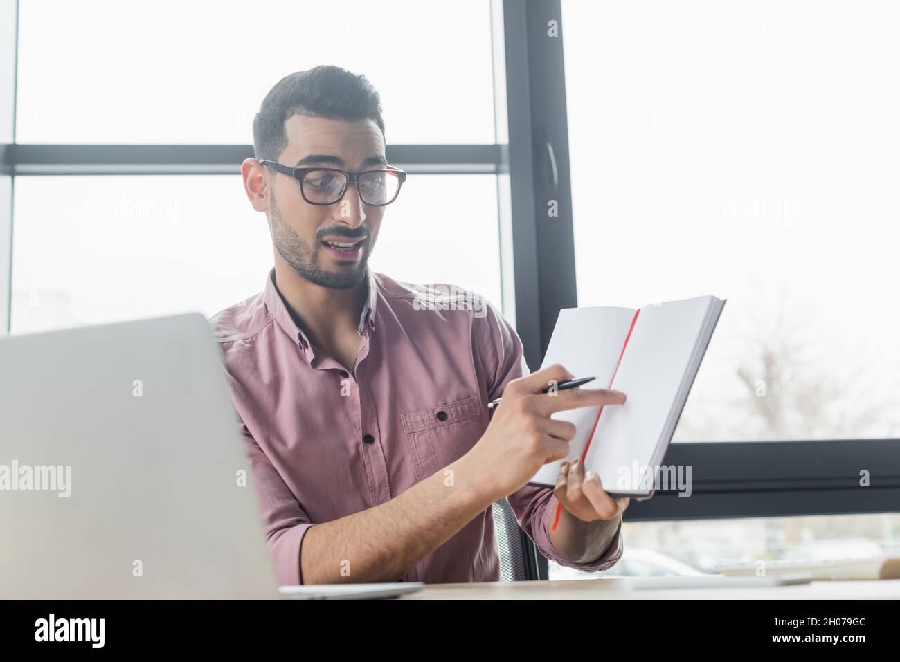 Man pointing finger backlit hi-res stock photography and images - Alamy