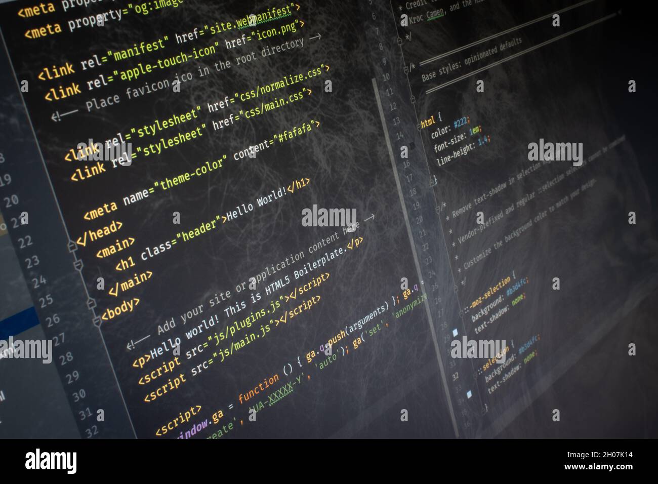 HTML Hello World code on screen Stock Photo - Alamy