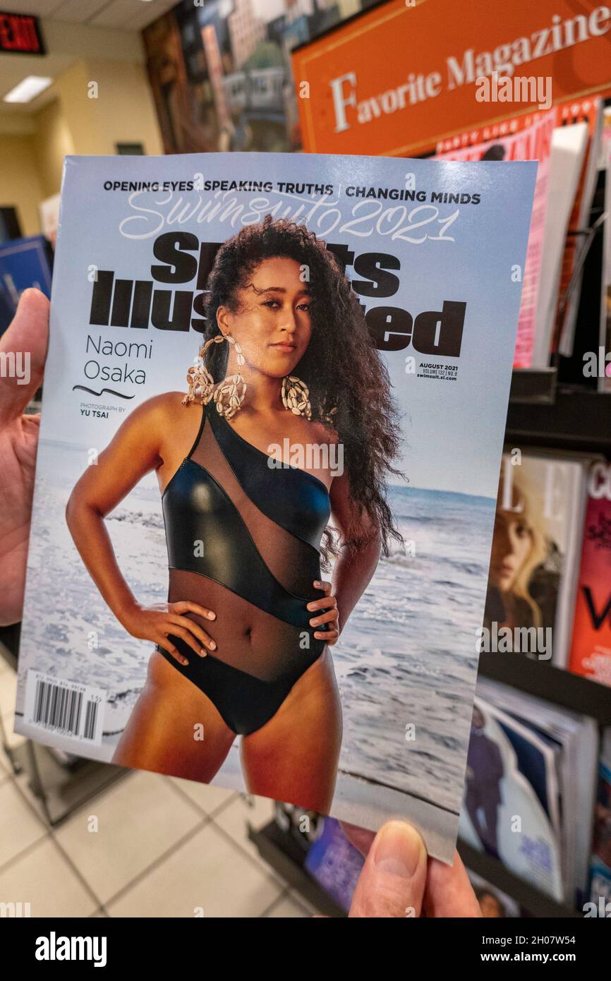 Magazine Stand featuring 'Sports Illustrated' swimsuit issue cover, NYC, US  2021 Stock Photo