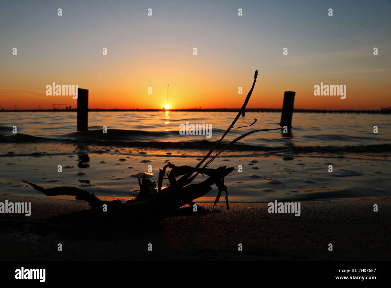 Beautiful view of the sunset sky reflecting on the sea Stock Photo - Alamy