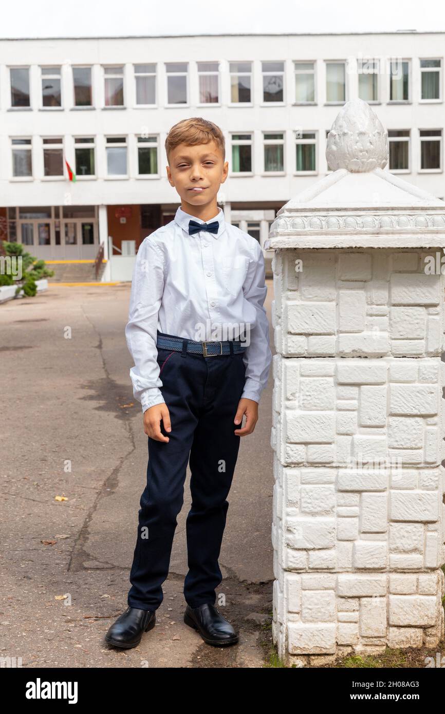 black trouser white shirt