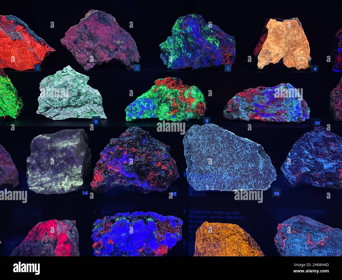 Minerals that Glow (Fluoresce) – WGNHS – UW–Madison
