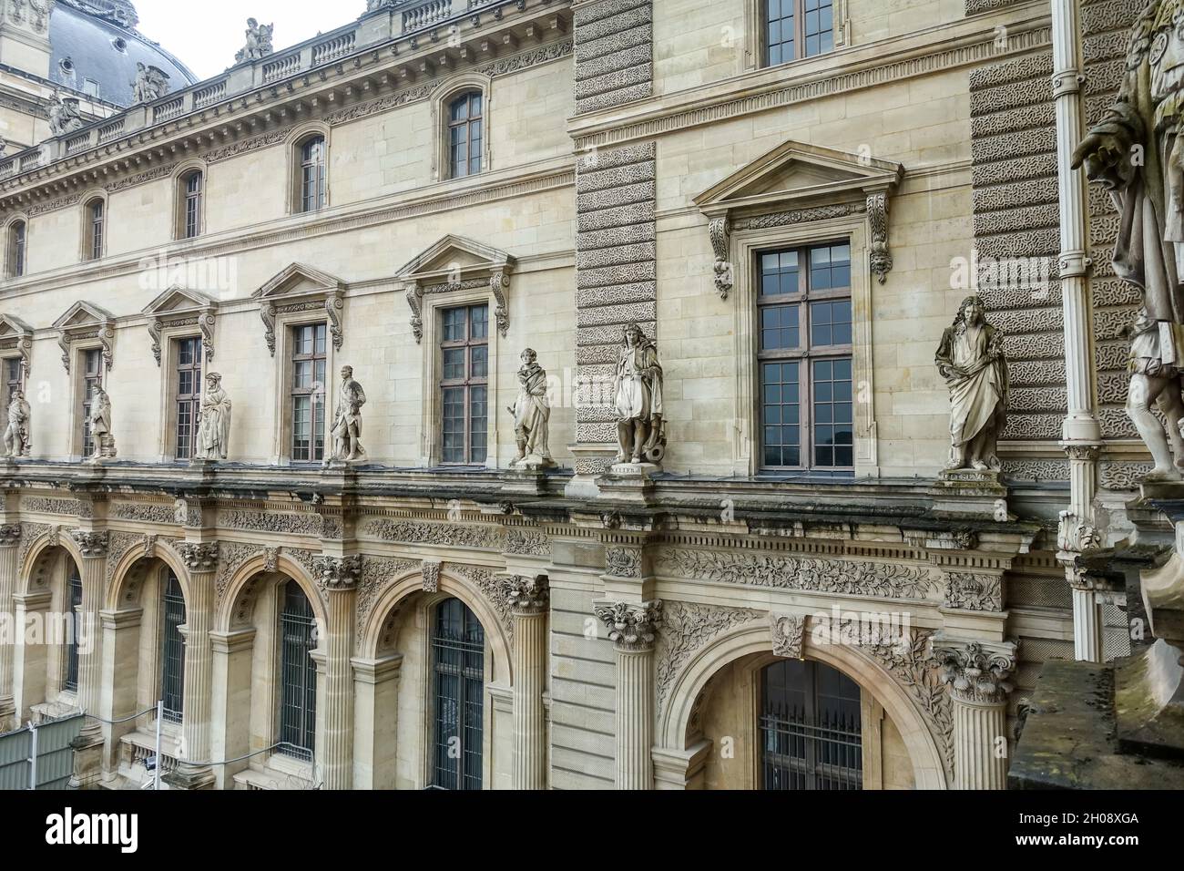 Statues louvre outside hires stock photography and images Alamy