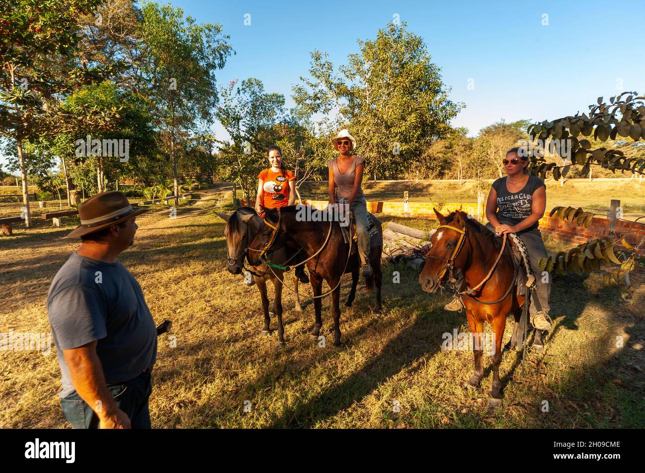 Vestimenta do peao pantaneiro hi-res stock photography and images - Alamy