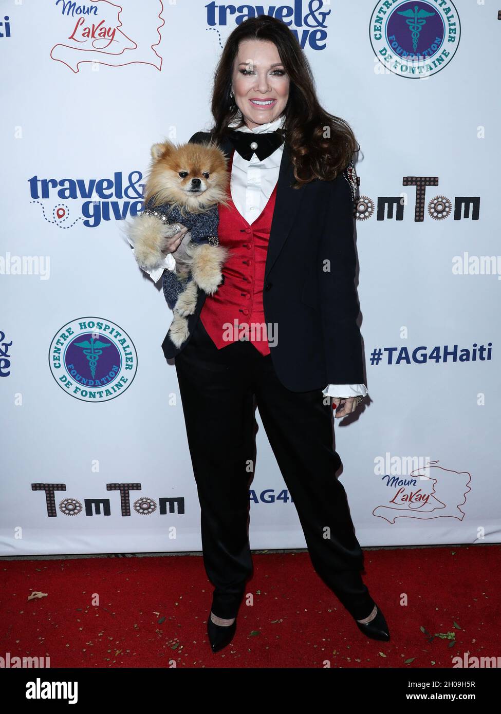 West Hollywood, United States. 11th Oct, 2021. WEST HOLLYWOOD, LOS ANGELES, CALIFORNIA, USA - OCTOBER 11: Restaurateur Lisa Vanderpump arrives at Travel and GIVE's 4th Annual 'Travel With A Purpose' Fundraiser With Lisa Vanderpump (Fundraiser to Benefit Teletherapy Program and Communities in Haiti Affected by Earthquake) held at TOM TOM Restaurant and Bar on October 11, 2021 in West Hollywood, Los Angeles, California, United States. (Photo by Xavier Collin/Image Press Agency) Credit: Image Press Agency/Alamy Live News Stock Photo