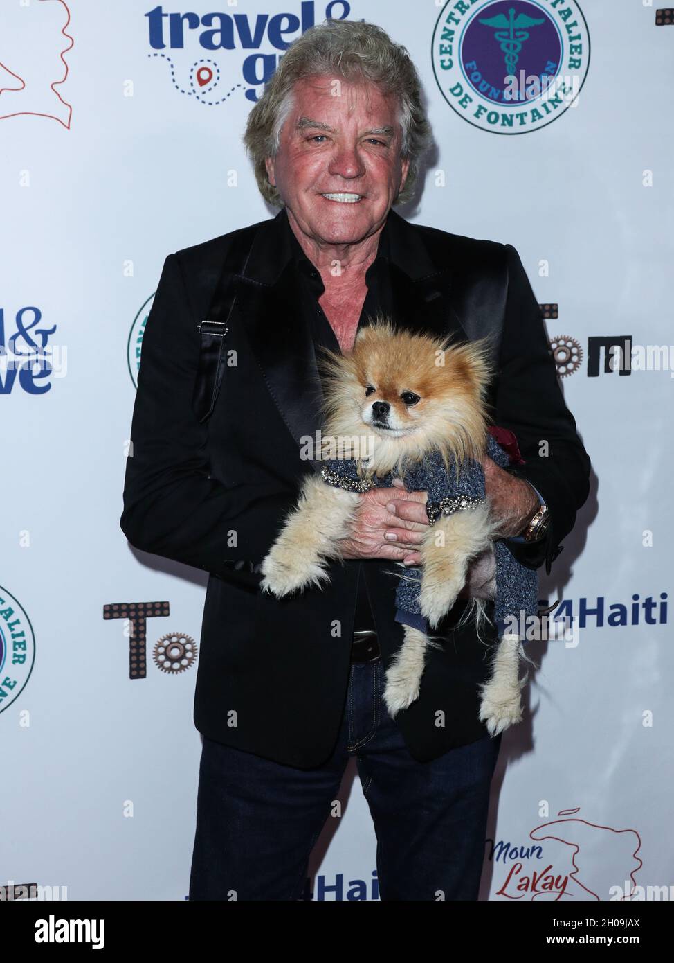 Lisa vanderpump and dog hi-res stock photography and images - Page