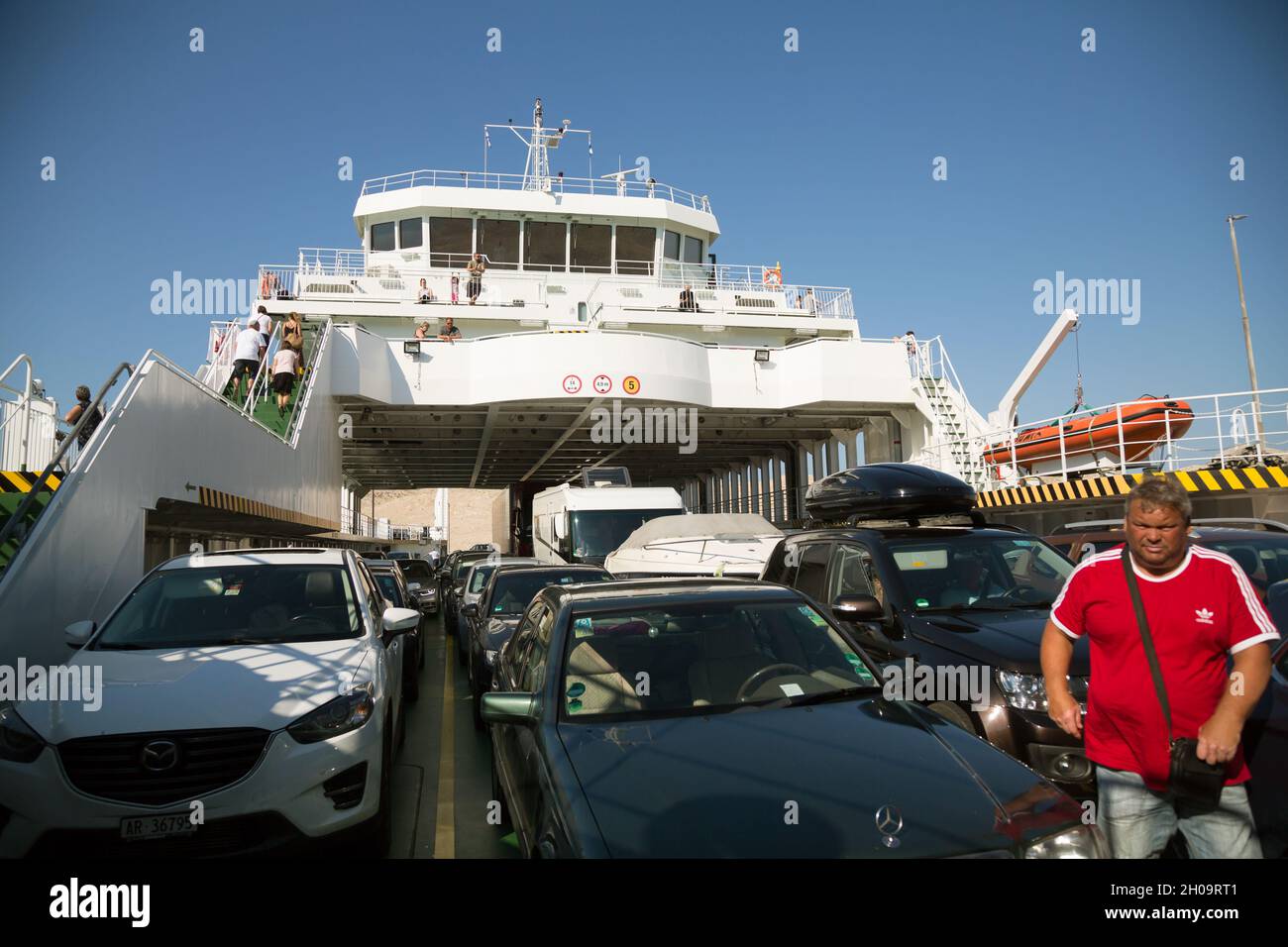 '27.06.2020, Croatia, Primorje-Gorski kotar, Rab - Car ferry from the island of Rab to the mainland. 00A200627D030CAROEX.JPG [MODEL RELEASE: NO, PROPE Stock Photo