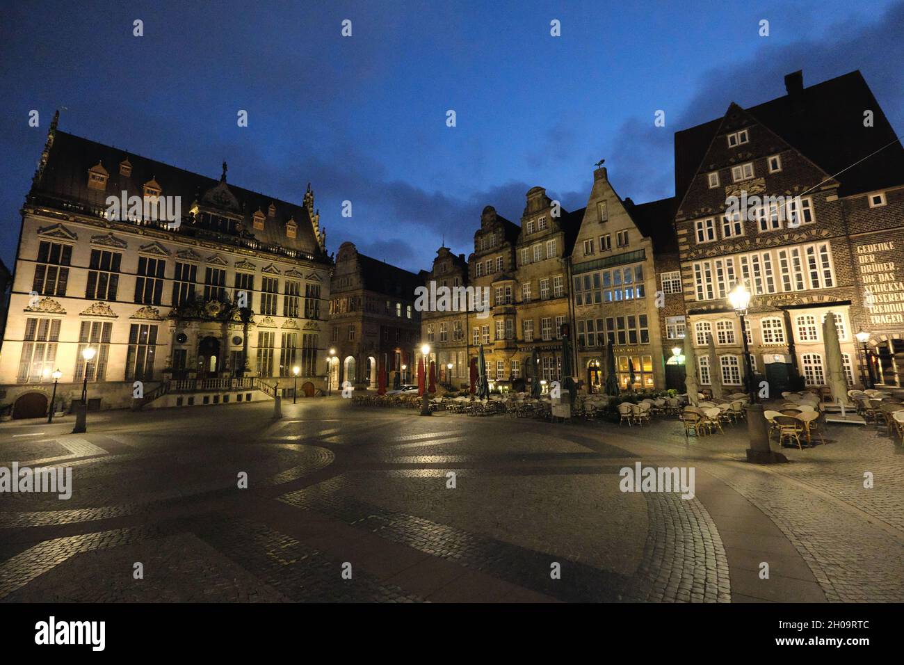 '06.06.2021, Germany, Bremen, Bremen - Weser Renaissance building on the market square, on the left the Schuetting (seat of the Chamber of Commerce). Stock Photo