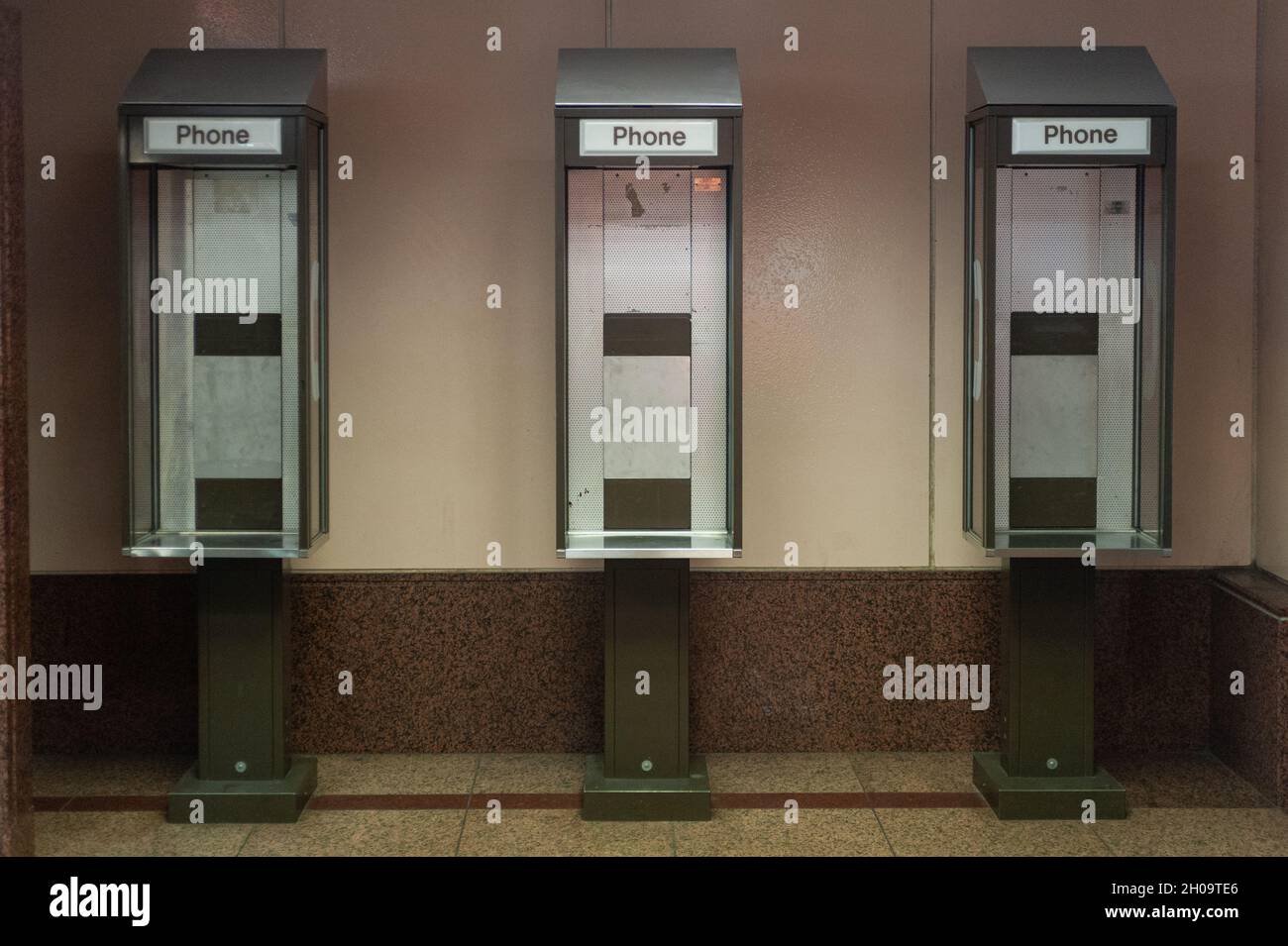 Telephone booth singapore hi-res stock photography and images - Alamy