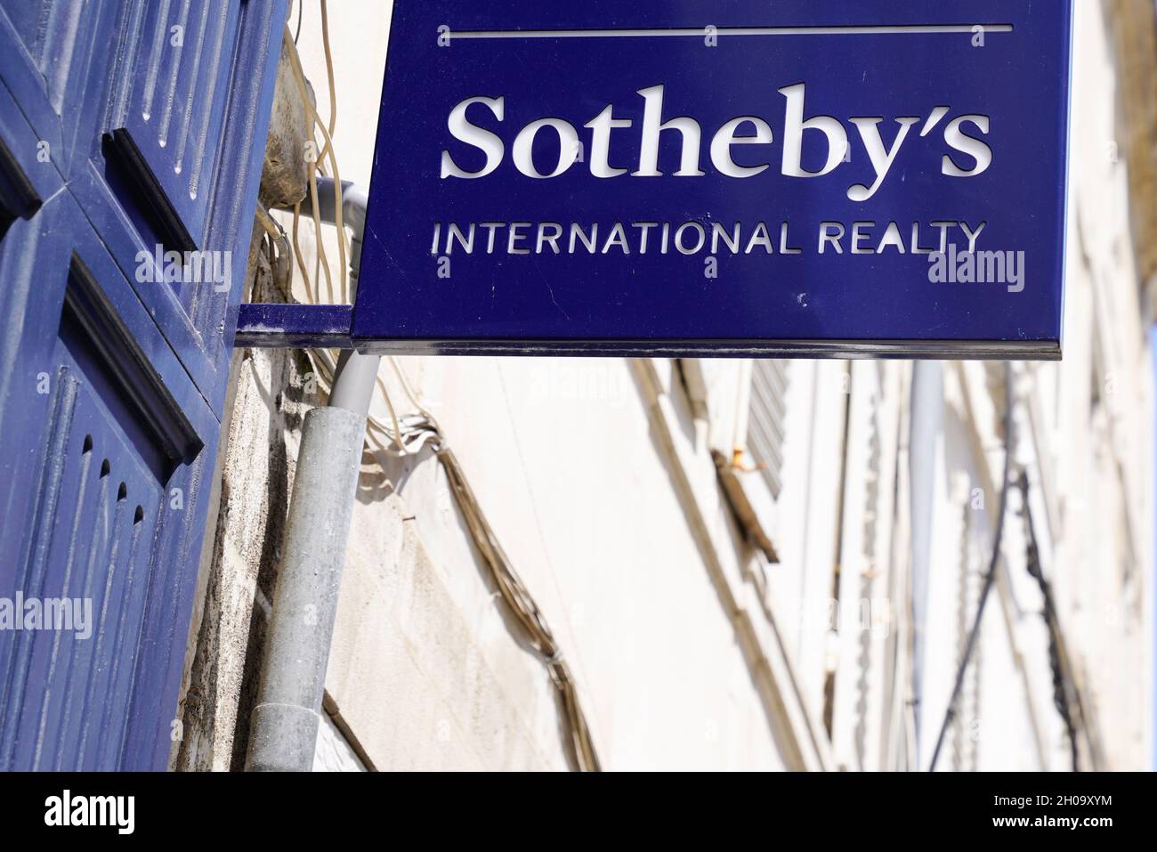 Sothebys real estate office hires stock photography and images Alamy