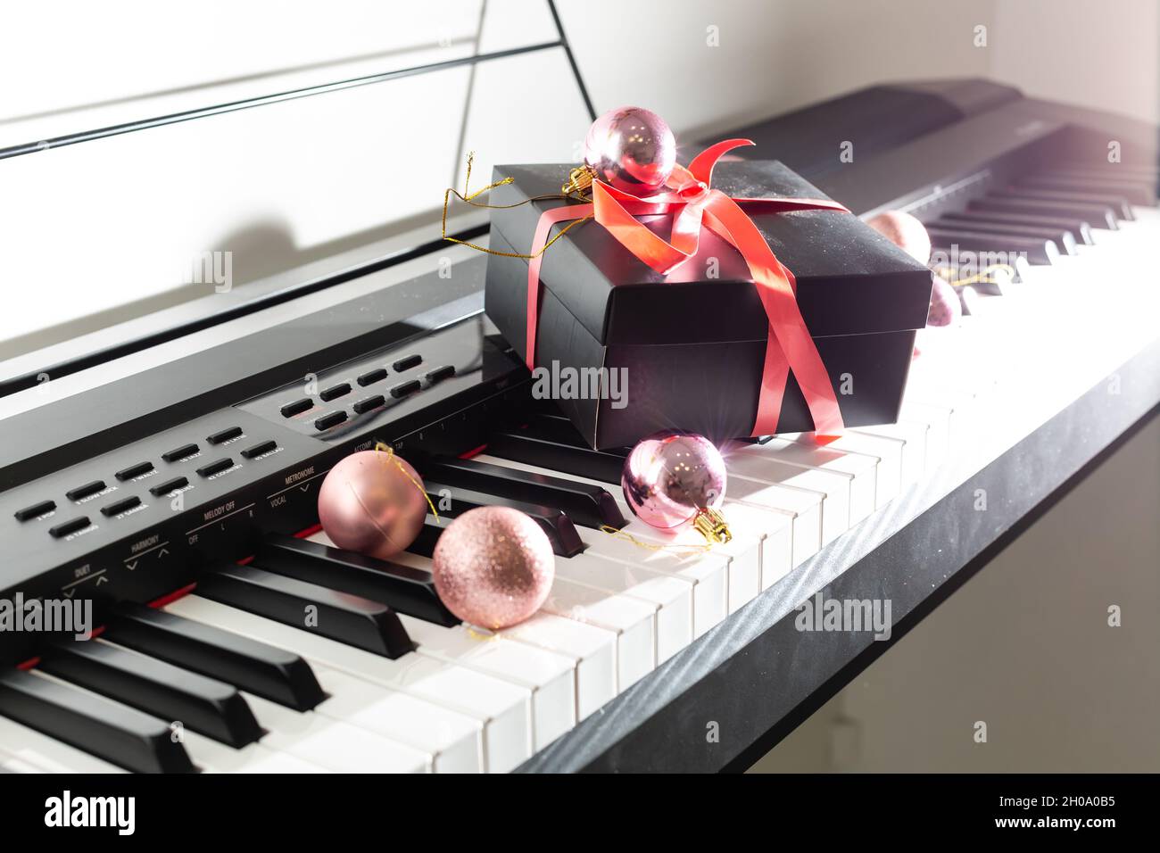 Chritmas balls and gift boxes on piano keyboard Stock Photo - Alamy