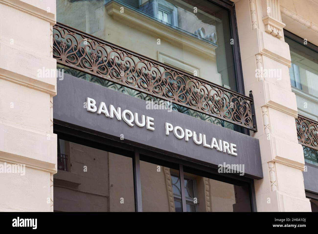Bordeaux , Aquitaine France - 07 25 2021 : Banque populaire sign text ...