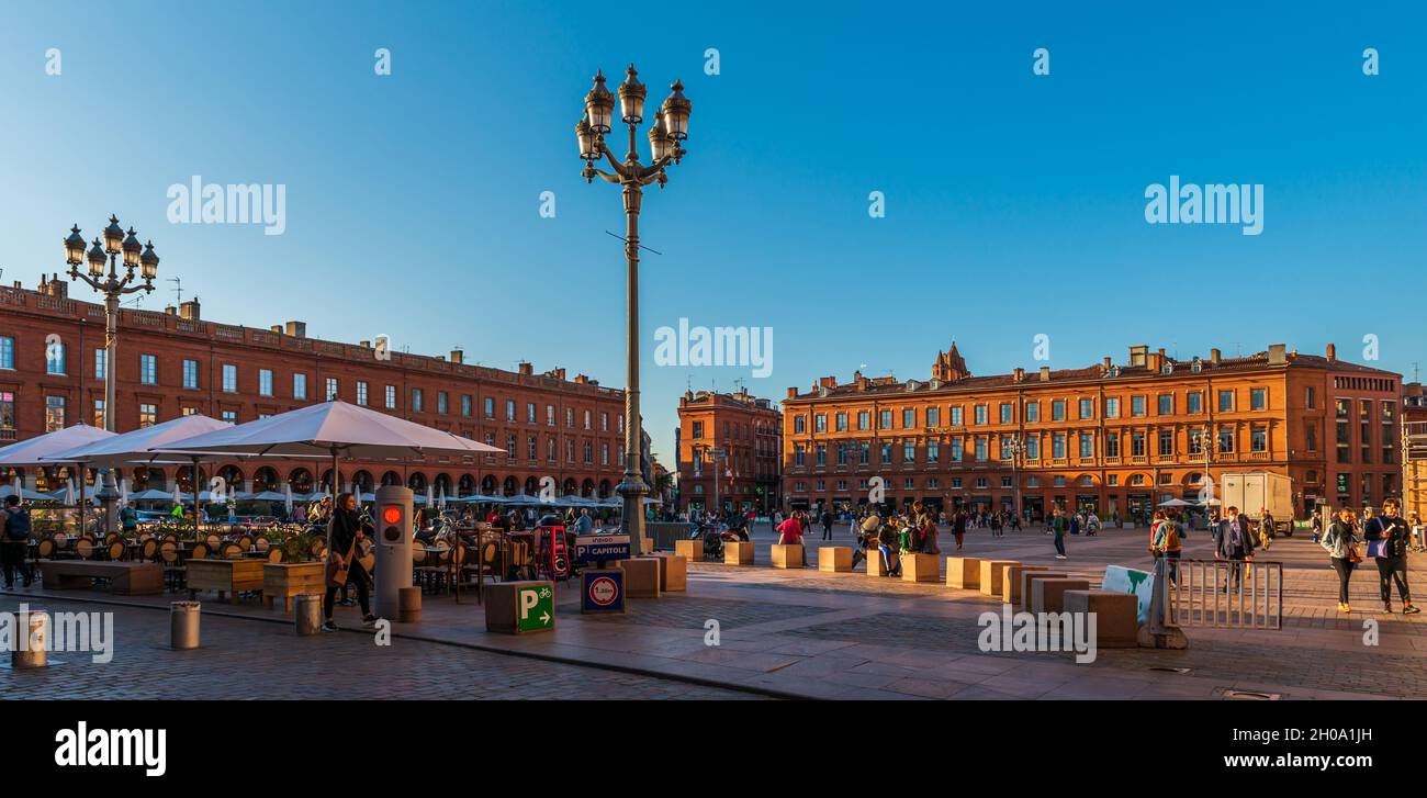 Place du capitole toulouse hi-res stock photography and images - Alamy