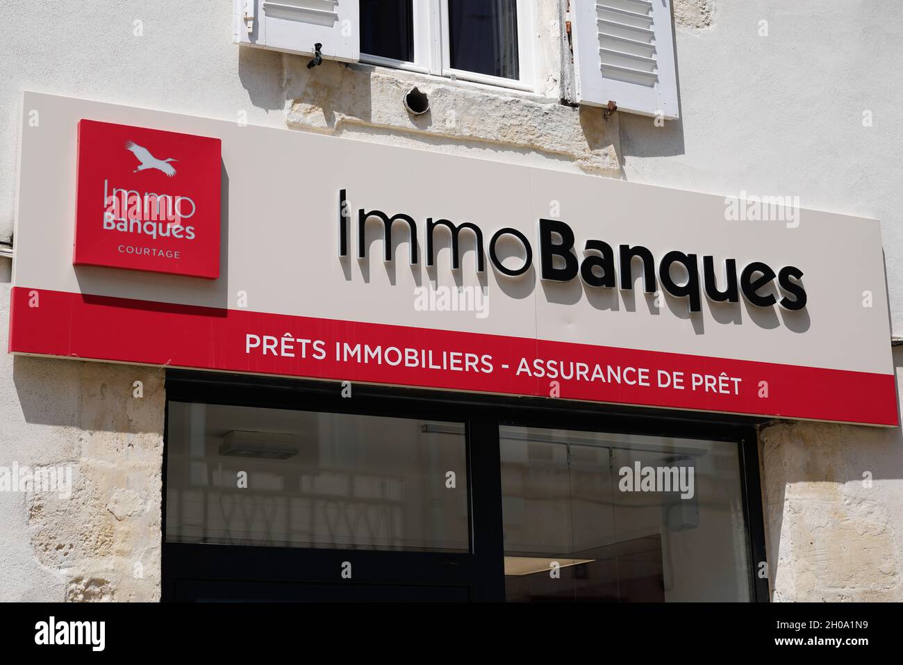 Bordeaux , Aquitaine France 07 25 2021 immo banques courtage sign