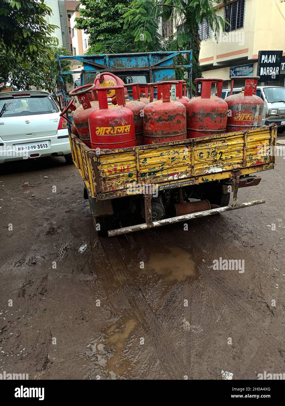 Lpg cylinder van hi-res stock photography and images - Alamy