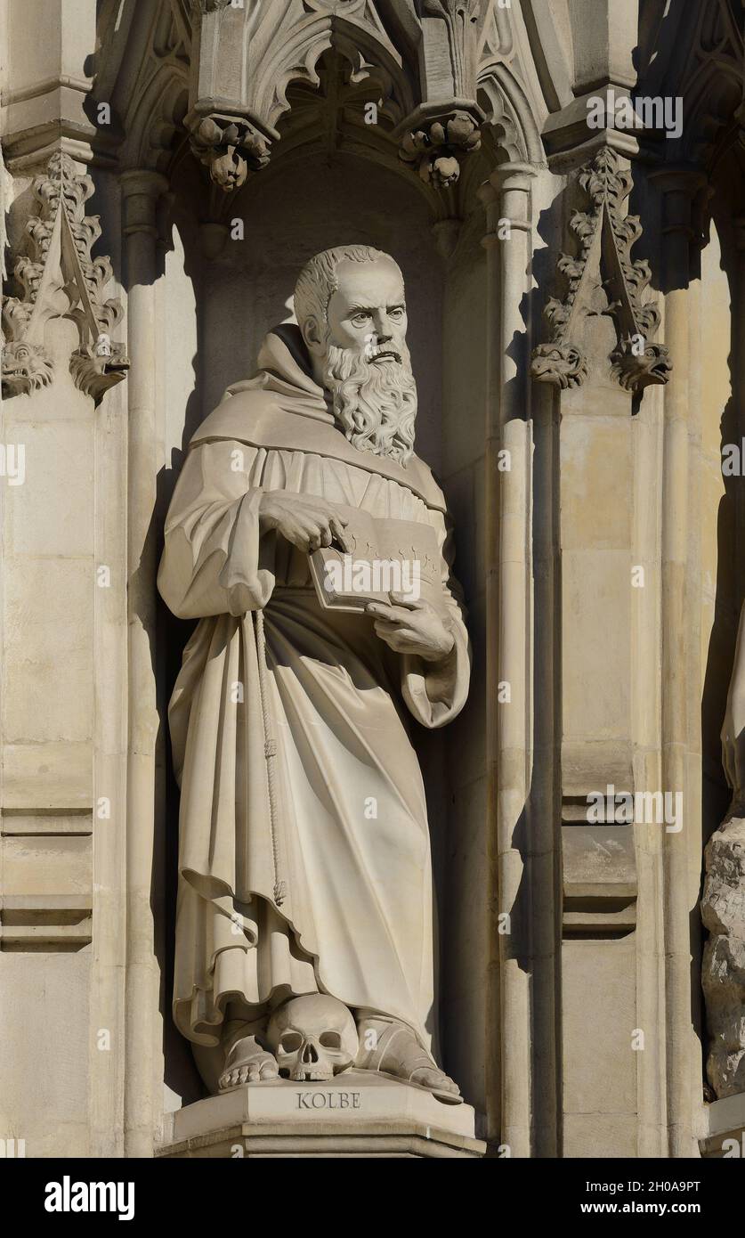 London, England, UK. Westminster Abbey - the Modern Martyrs (Tim Crawley, 1998) statues of ten modern martyrs above main entrance. Maximilian Kolbe - Stock Photo