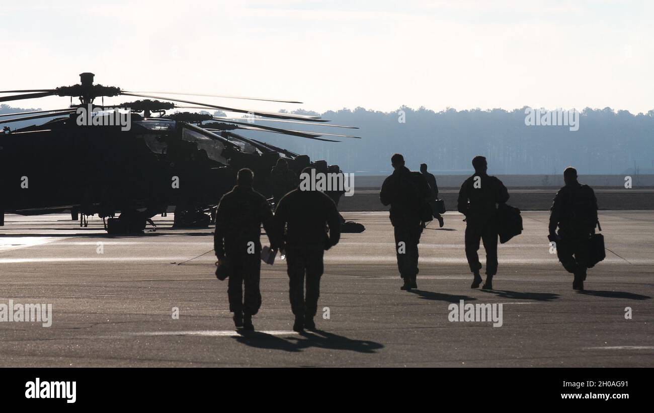 U.S. Army National Guard Soldiers and helicopters of the 1-151st Attack ...