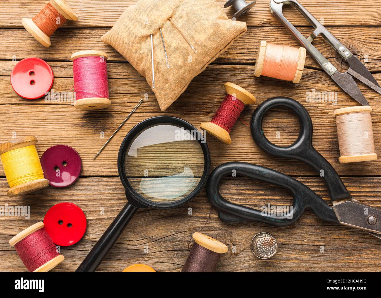 Top View Threading top view thread with magnifying glass scissors Stock Photo - Alamy