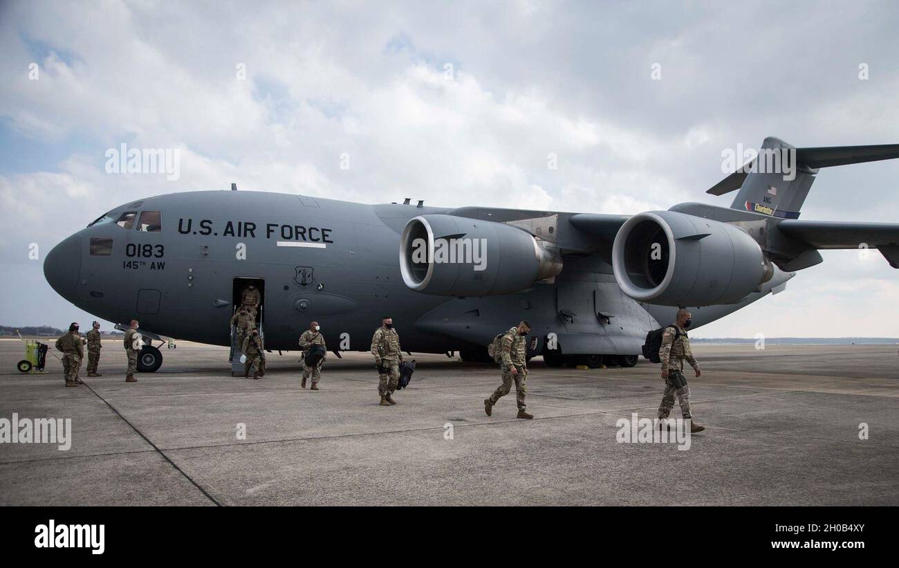 U.S. Soldiers North Carolina National Guard de-board a C-17 Globemaster ...