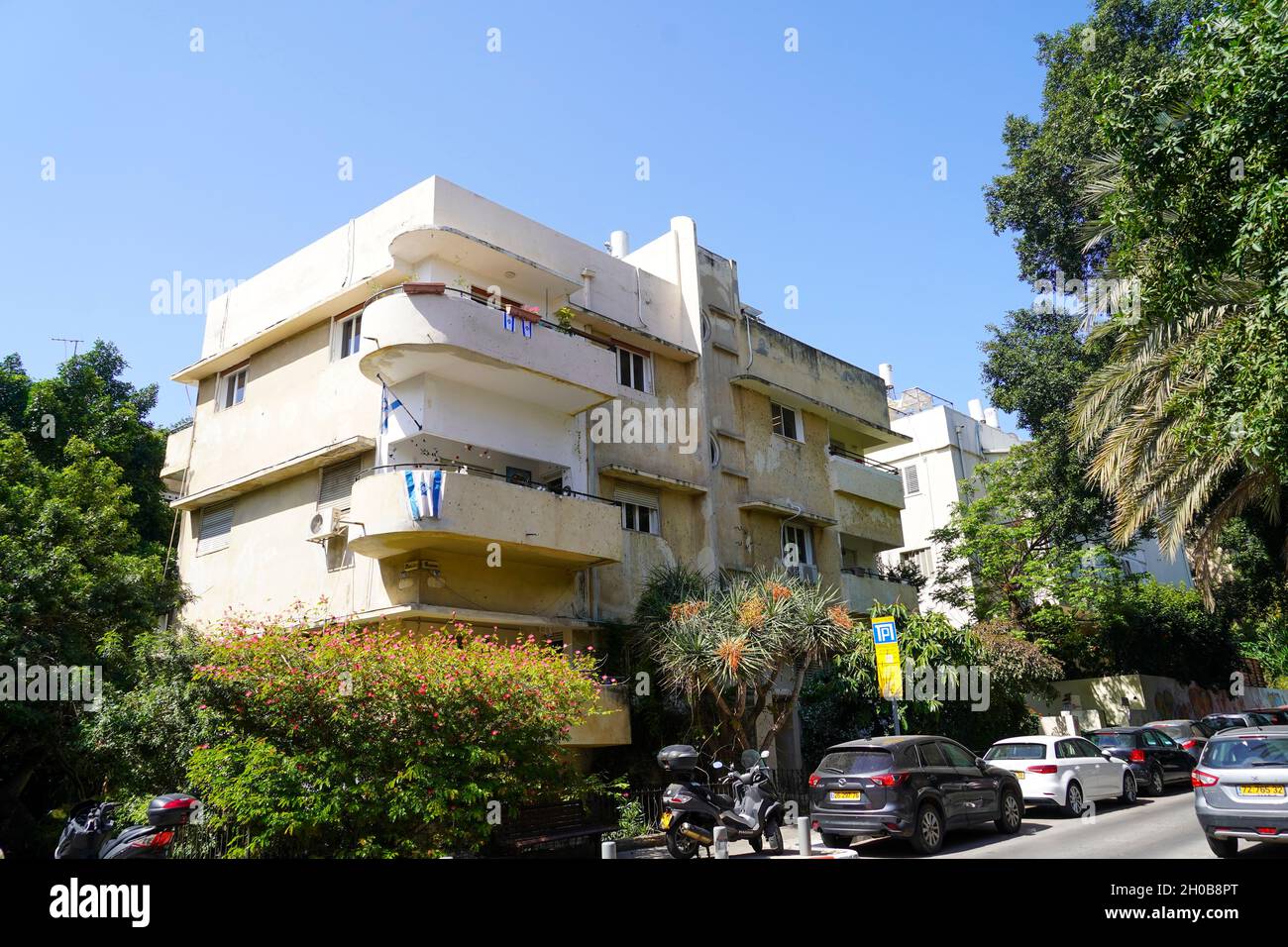 Bauhaus Architecture at 16 Smolensky, Tel Aviv White City. The White City refers to a collection of over 4,000 buildings built in the Bauhaus or Inter Stock Photo