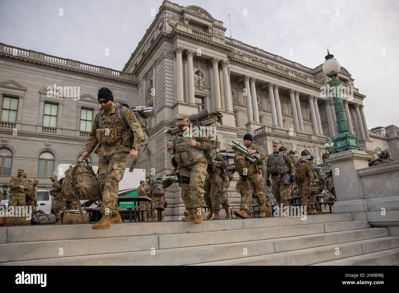 U.S. Soldiers with the 206th Military Police Battalion, New York ...