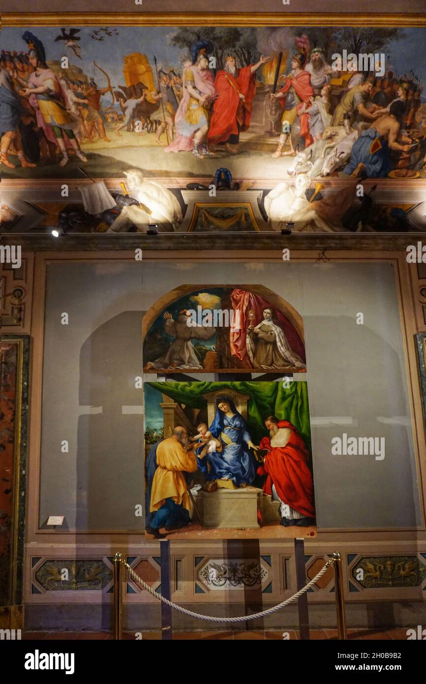 Dipinto madonna con bambino di lorenzo lotto hires stock photography