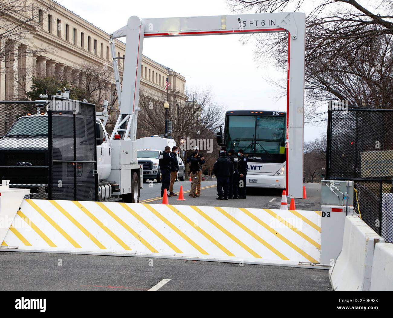 U.S. Customs and Border Protection officers use Non-Intrusive Inspection (NII) technology at entrances to the secure area surrounding the Capitol Building in advance of the 59th Presidential Inauguration.  January 16, 2021. Stock Photo