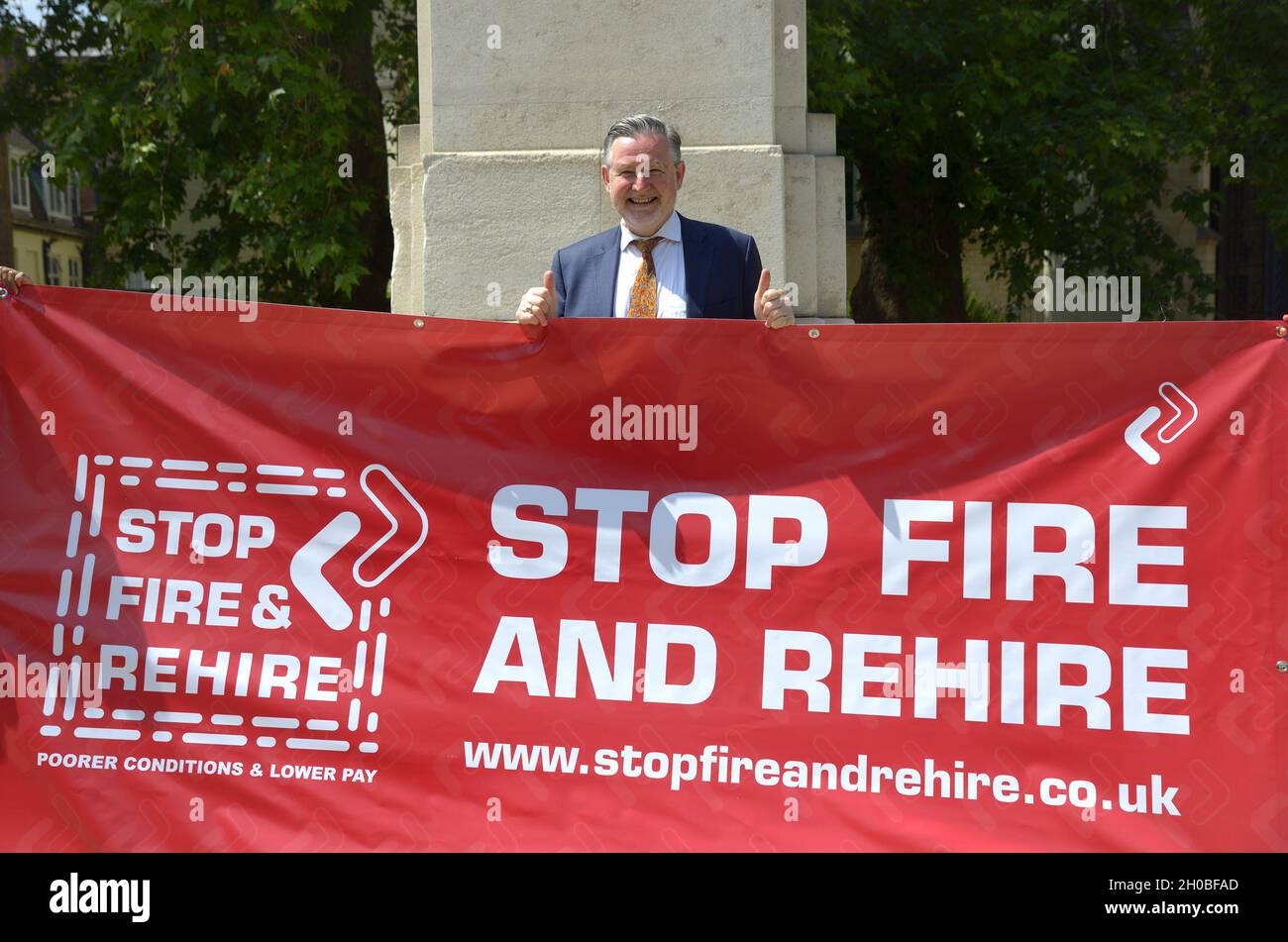 Barry Gardiner MP (Labour, Brent North - right) at an event to publicise his private member's bill to end 'Fire and Rehire' employment practices. West Stock Photo