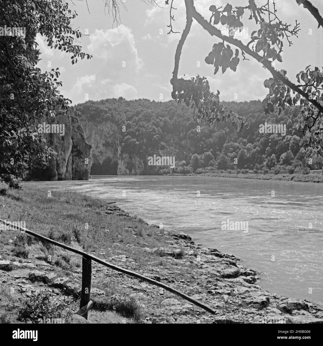Blick ins Donautal beim Kloster Weltenburg, Deutschland 1930er Jahre. View to the valley of river Danube near Weltenburg Abbey, Germany 1930s. Stock Photo