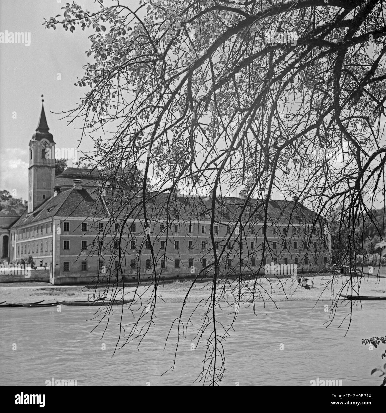 Das Kloster Weltenburg am Donaudurchbruch, Deutschland 1930er Jahre. Weltenburg Abbey on river Danube, Germany 1930s. Stock Photo