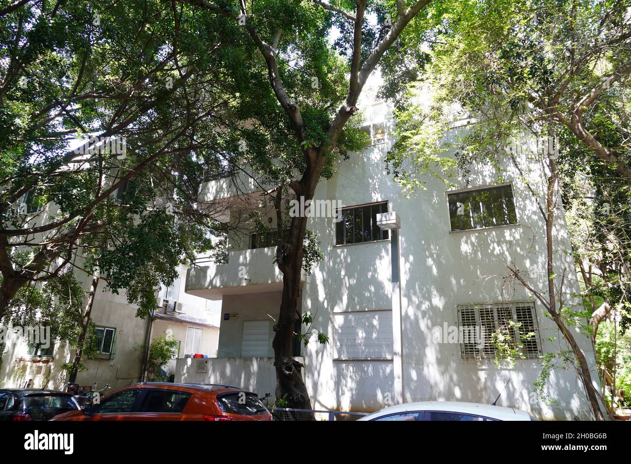 Bauhaus Architecture Residential building Designed in 1932 by Engineer Shlomo Penrov at 63 Nachmani, Tel Aviv White City. The White City refers to a c Stock Photo