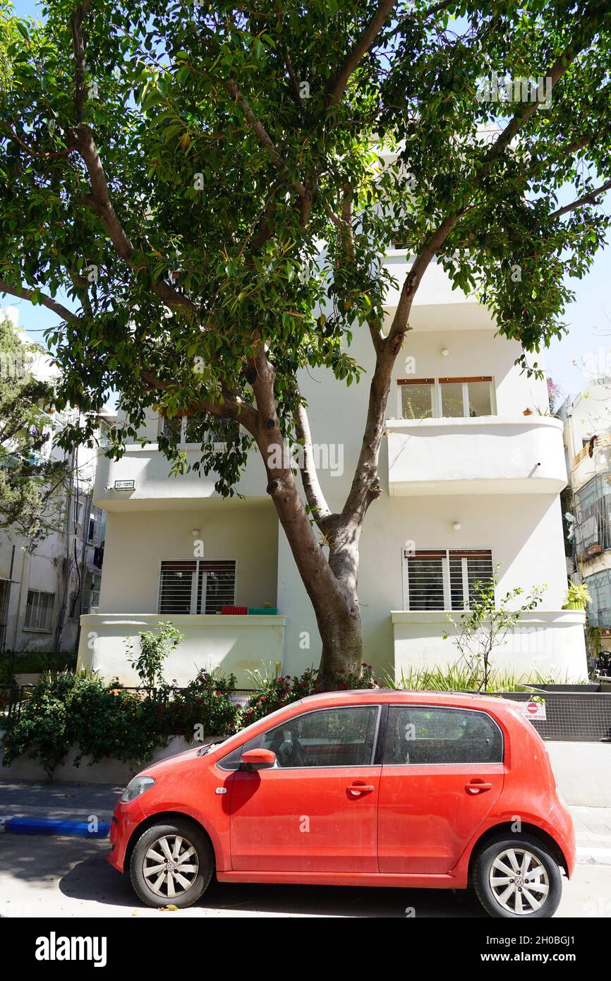 Bauhaus Architecture Residential building Designed in 1932 by Engineer Shlomo Penrov at 63 Nachmani, Tel Aviv White City. The White City refers to a c Stock Photo