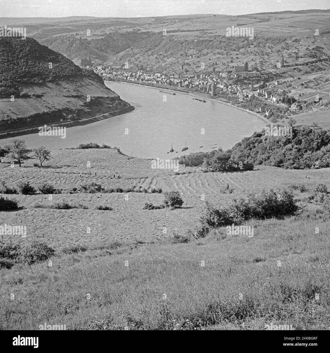 Blick auf die Stadt Oberwesel am Rhein, Deutschland 1930er Jahre. View to the city of Oberwesel at river Rhine, Germany 1930s. Stock Photo
